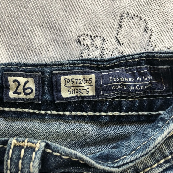 Women's Miss Me Low Rise Med. Wash Embroidered Floral Frayed Shorts. Size 27 - Picture 12 of 16